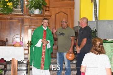 Lomo Magullo le da la bienvenida a su nuevo párroco/Francisco Javier Santana.